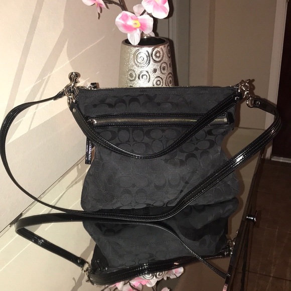 Coach Handbags - COACH Authentic BEAUTIFUL Bag